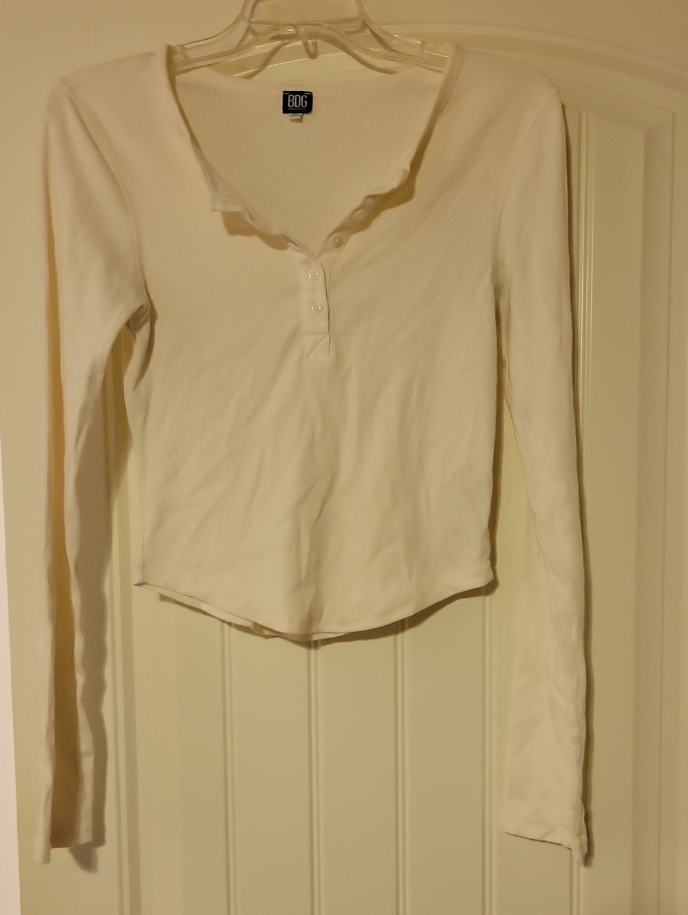 BDG Cream Long-Sleeve Henley Scoop Neck Top Sz M. See Pics For Imperfections